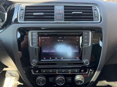 Used 2017 Volkswagen Jetta SEL FWD image 23