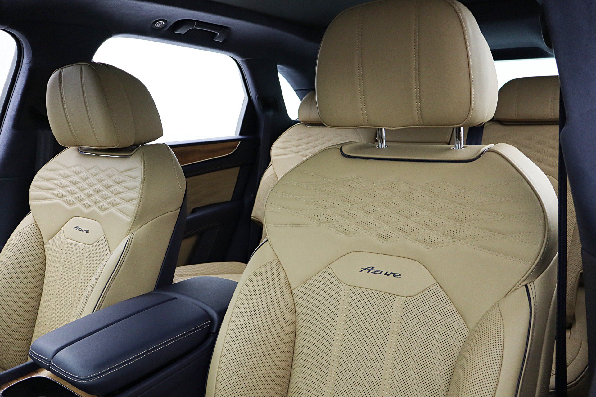 Used 2025 Bentley Bentayga AWD/4WD image 31