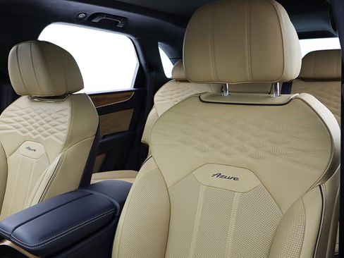 Used 2025 Bentley Bentayga AWD/4WD image 31
