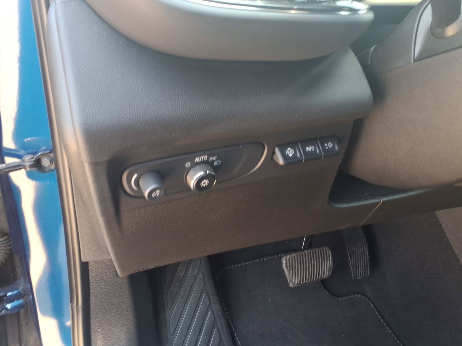 Used 2022 Buick Envision Essence w/ Technology Package I FWD image 16