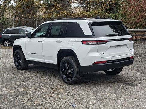 New 2025 Jeep Grand Cherokee Limited w/ Black Appearance Package image 4