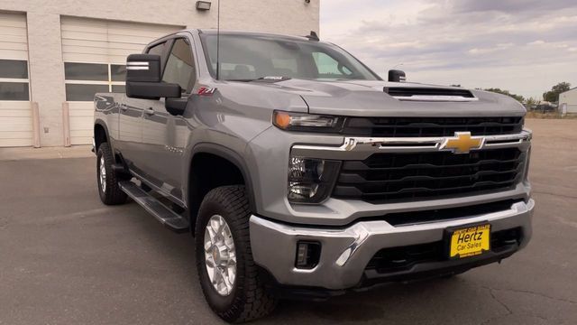 Used 2024 Chevrolet Silverado 2500 LT AWD/4WD image 4