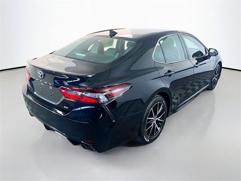 Used 2023 Toyota Camry SE image 7