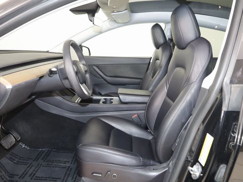 Used 2022 Tesla Model Y Long Range image 13