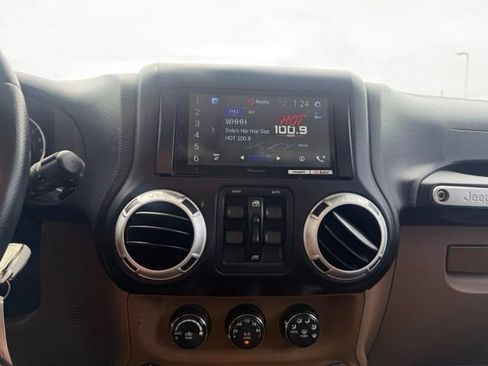Used 2014 Jeep Wrangler Unlimited Sahara w/ Connectivity Group AWD/4WD image 19