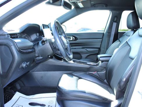 Used 2022 Jeep Compass Latitude w/ Convenience Group AWD/4WD image 28
