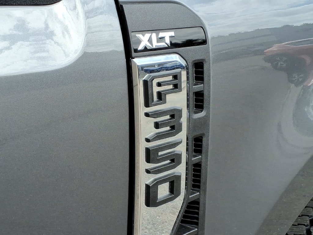 New 2026 Ford F350 XLT w/ FX4 Off-Road Package AWD/4WD image 12
