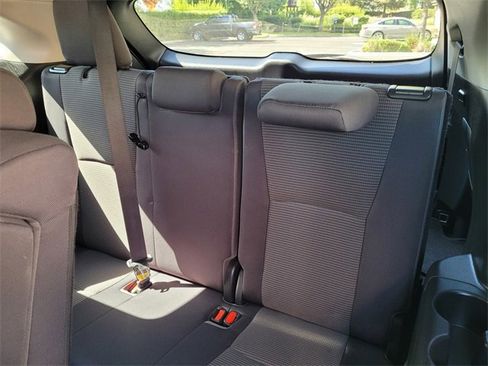 Used 2023 Toyota Highlander LE image 9