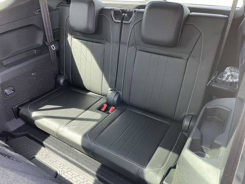 Used 2024 Volkswagen Tiguan SE R-Line image 38