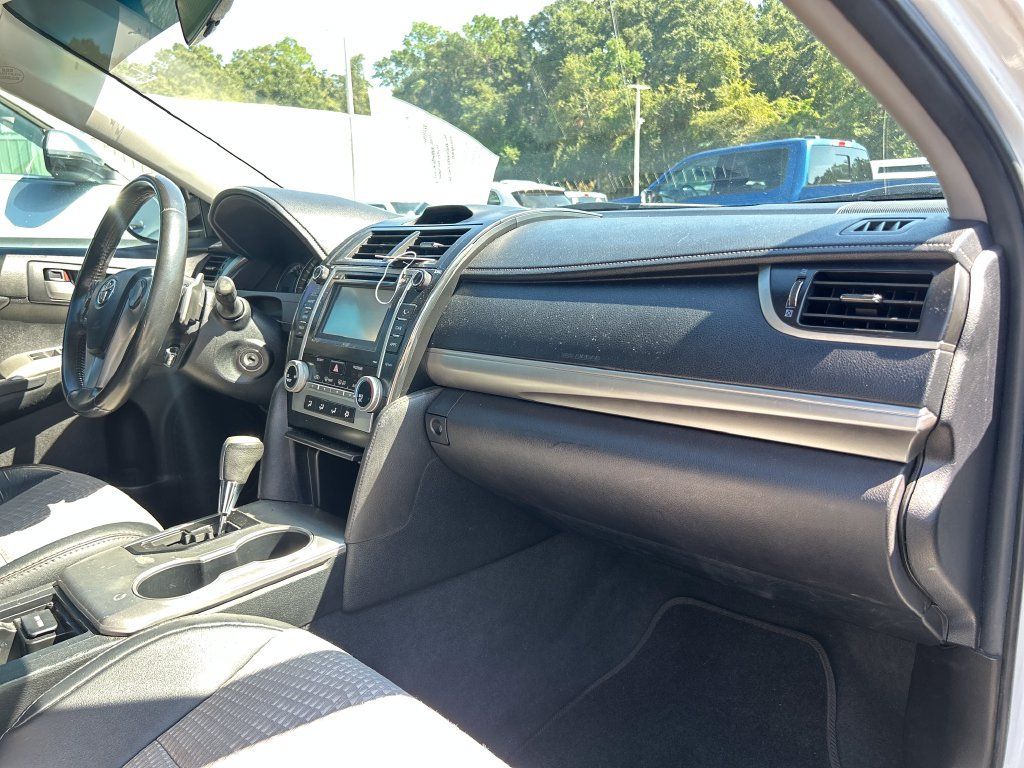 Used 2012 Toyota Camry SE FWD image 13