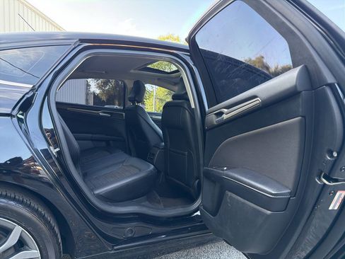 Used 2017 Ford Fusion SE w/ Equipment Group 201A FWD image 31