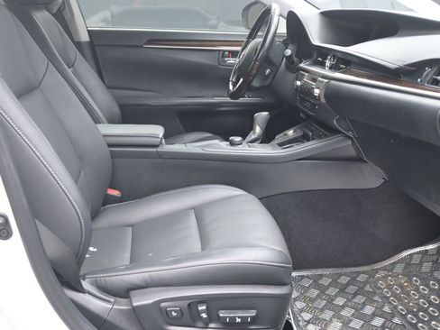 Used 2016 Lexus ES 350 w/ Premium Package w/Wood Trim image 10