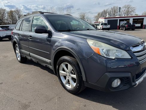 Used 2014 Subaru Outback 2.5i Limited w/ Moonroof Package AWD/4WD image 12
