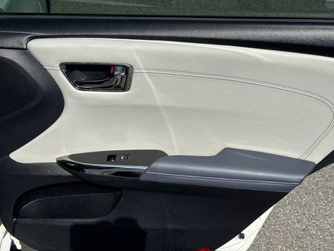 Used 2013 Toyota Avalon Limited image 16