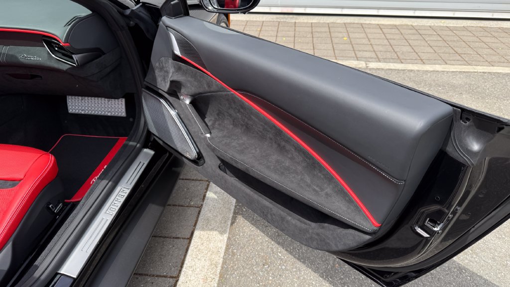 Used 2026 Ferrari Roma Spider RWD image 30
