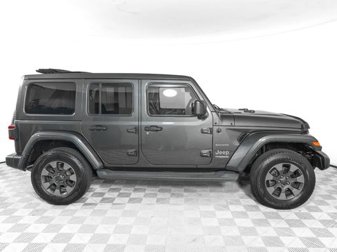 Used 2019 Jeep Wrangler Unlimited Sahara AWD/4WD image 3