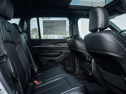 New 2025 Jeep Grand Cherokee Limited image 13