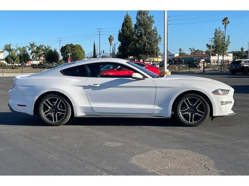 Used 2019 Ford Mustang Premium image 3