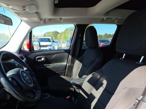 Used 2017 Jeep Renegade Altitude image 5