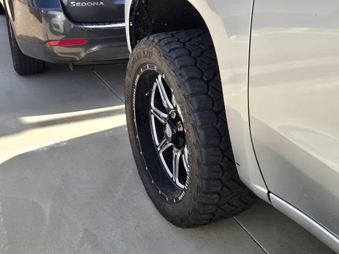 Used 2020 Chevrolet Silverado 1500 Custom w/ Custom Value Package RWD image 15