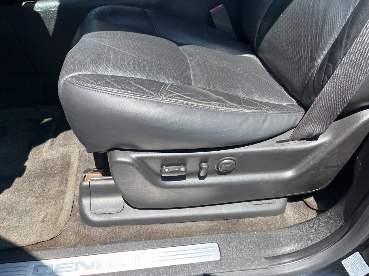 Used 2012 GMC Yukon XL Denali AWD/4WD image 17