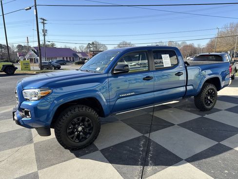Used 2017 Toyota Tacoma SR5 w/ Tow Package image 5