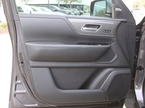 Certified 2025 INFINITI QX80 Pure image 12