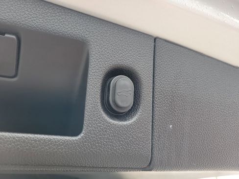 Used 2019 GMC Yukon XL SLT w/ Open Road Package image 15