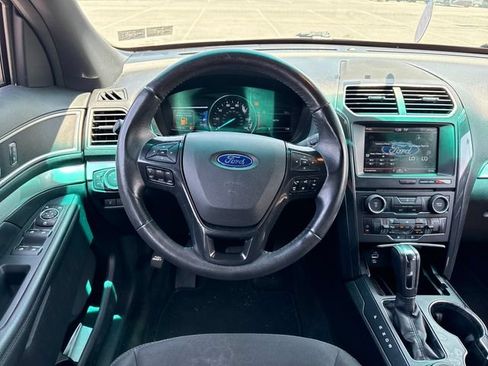 Used 2016 Ford Explorer XLT w/ Equipment Group 201A AWD/4WD image 16