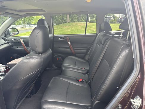 Used 2013 Toyota Highlander Limited AWD/4WD image 32
