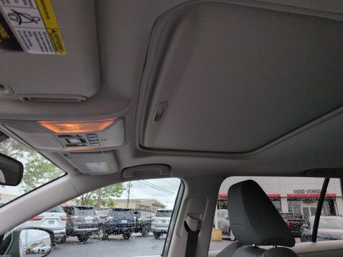 Certified 2021 Toyota RAV4 XLE w/ Convenience Package AWD/4WD image 21