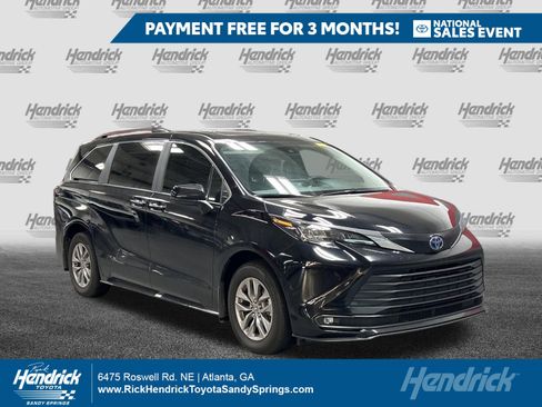 Used 2025 Toyota Sienna XLE FWD image 1
