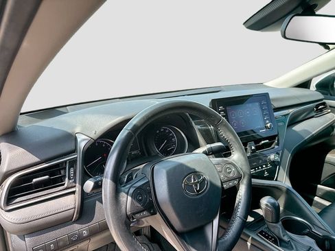 Used 2022 Toyota Camry SE FWD image 11