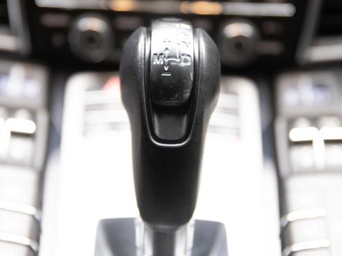 Used 2016 Porsche Panamera S image 95