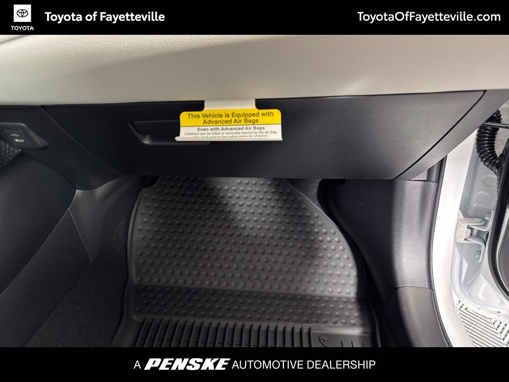 Used 2027 Toyota Corolla LE FWD image 12