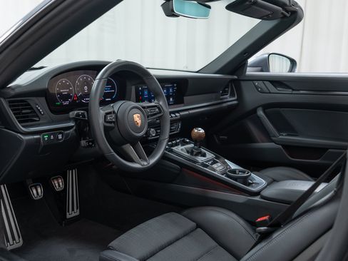 Certified 2026 Porsche 911 Carrera T RWD image 17