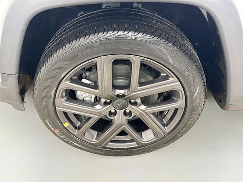 New 2026 Jeep Compass Latitude image 31