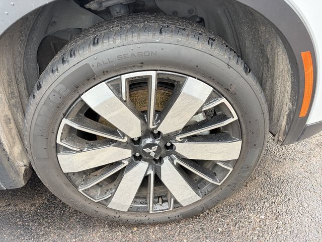 Used 2025 Mitsubishi Outlander AWD image 4