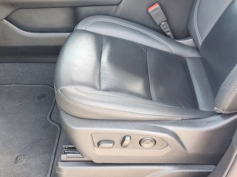 Used 2025 Chevrolet Tahoe LT RWD image 18