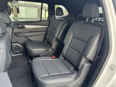 Used 2025 Buick Enclave Preferred image 22