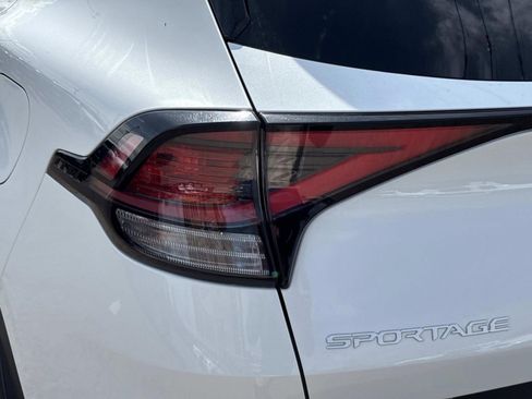 Used 2024 Kia Sportage LX image 11