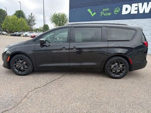 Used 2019 Chrysler Pacifica Touring-L Plus w/ Advanced Safetytec Group FWD image 2