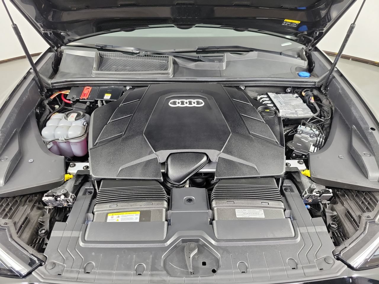 Used 2025 Audi Q8 Premium Plus w/ Premium Plus Package AWD/4WD image 29