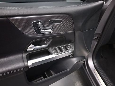 Used 2022 Mercedes-Benz GLB 250 image 16