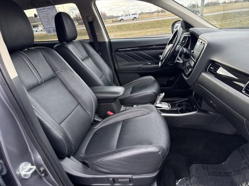 Used 2018 Mitsubishi Outlander SEL image 15