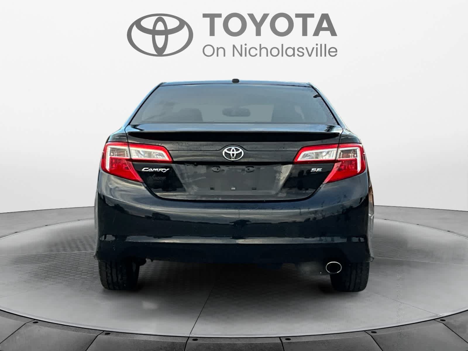 Used 2013 Toyota Camry SE w/ Leather Pkg FWD image 4
