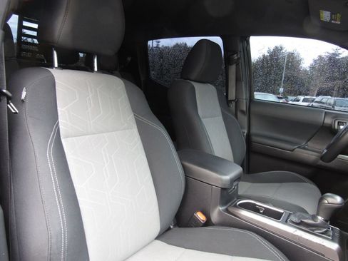 Used 2023 Toyota Tacoma TRD Off-Road w/ Technology Package AWD/4WD image 23