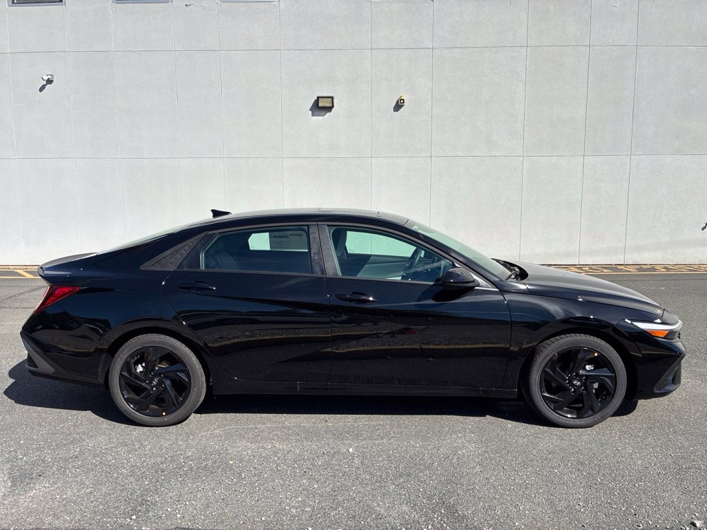 New 2026 Hyundai Elantra SEL Sport FWD image 8