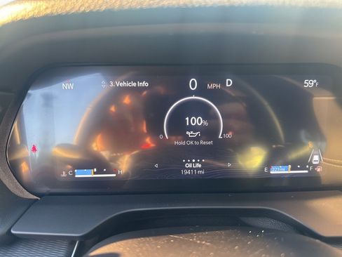 Certified 2024 Jeep Grand Cherokee Laredo w/ Luxury Tech Group I image 18