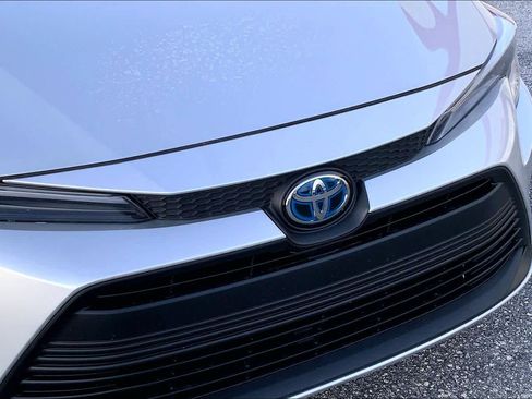 Used 2025 Toyota Corolla LE image 29